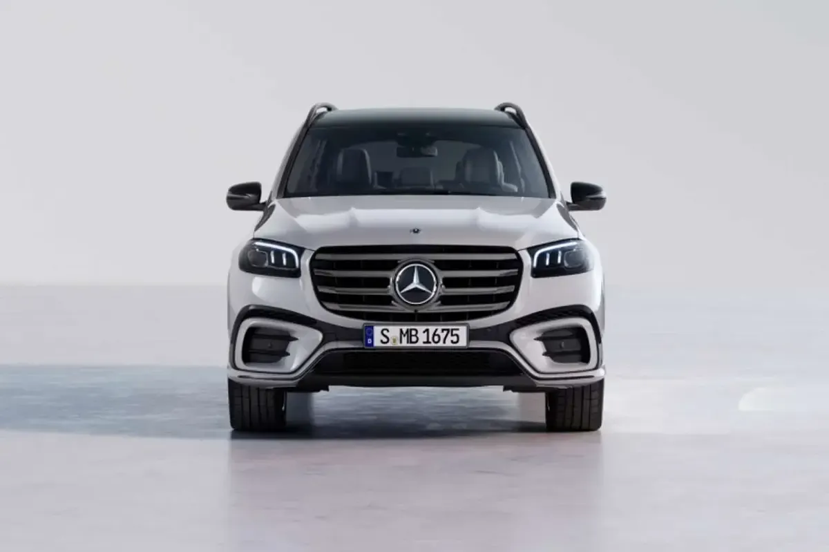 Nuova Mercedes GLS600 Maybach 557 CV (409 kW) 2026 Argento SUV