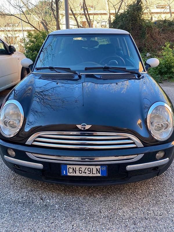 Usata Mini Cooper 75 CV (55 kW) 2004 Nero Utilitaria