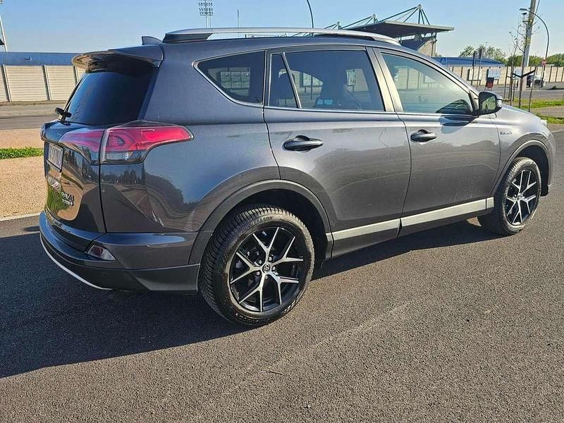 Usata Toyota RAV4 Hybrid Style 155 CV (114 kW) 2016 Grigio SUV