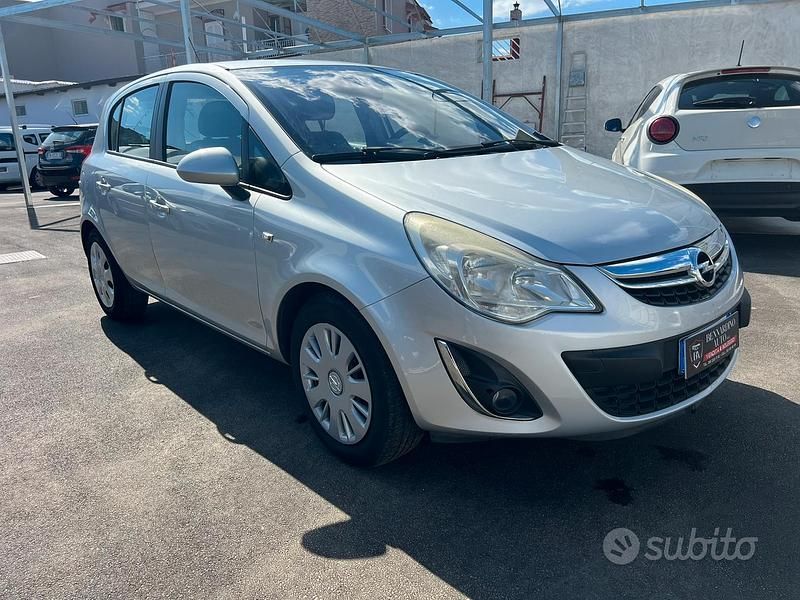 Usata 2013 Opel Corsa Edition Tre volumi | 3599 € (Ottimo prezzo) - Immagine 1/4