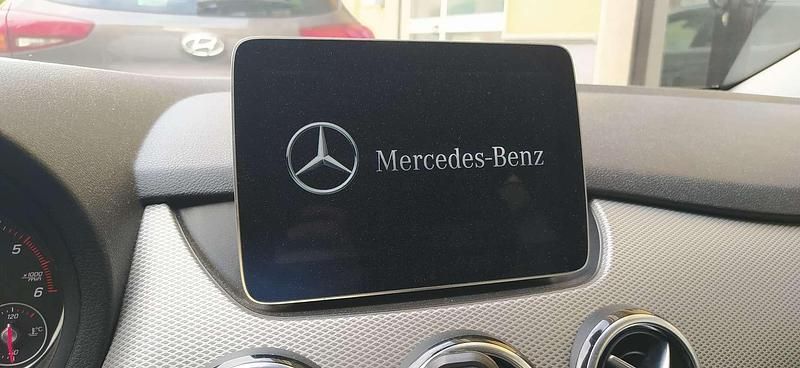 Usata Mercedes B180 109 CV (80 kW) 2019 Bianco Monovolume