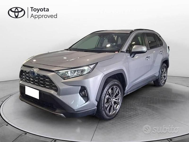 Usata Toyota RAV4 Hybrid 222 CV (163 kW) 2022 Argento SUV