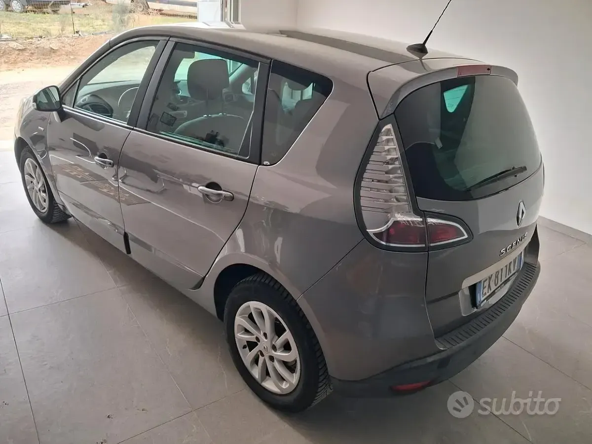 Usata Renault Scénic LIMITED 110 CV (80 kW) 2014 Grigio Monovolume