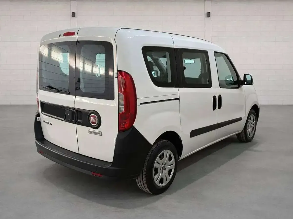 Usata Fiat Doblò 95 CV (69 kW) 2017 Bianco Monovolume