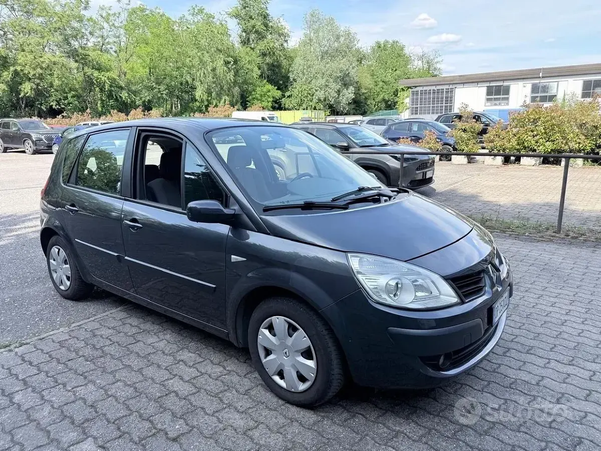 Usata Renault Scenic E-Tech 111 CV (81 kW) 2008 Grigio Monovolume