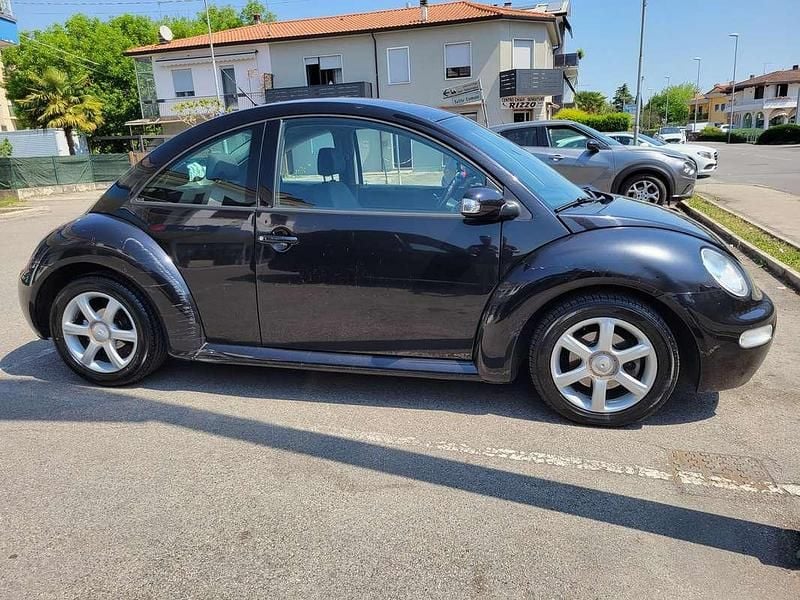 Begagnad VW New Beetle 101 HK (74 kW) 2002 Svart Halvkombi