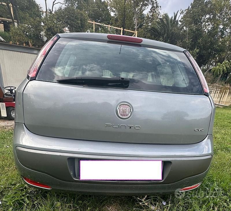 Grigio Usata 2010 Fiat Punto Evo Due volumi | 3200 € (Buon prezzo) - Immagine 1/4