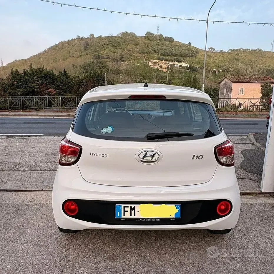 Usata Hyundai i10 66 CV (48 kW) 2017 Bianco Utilitaria