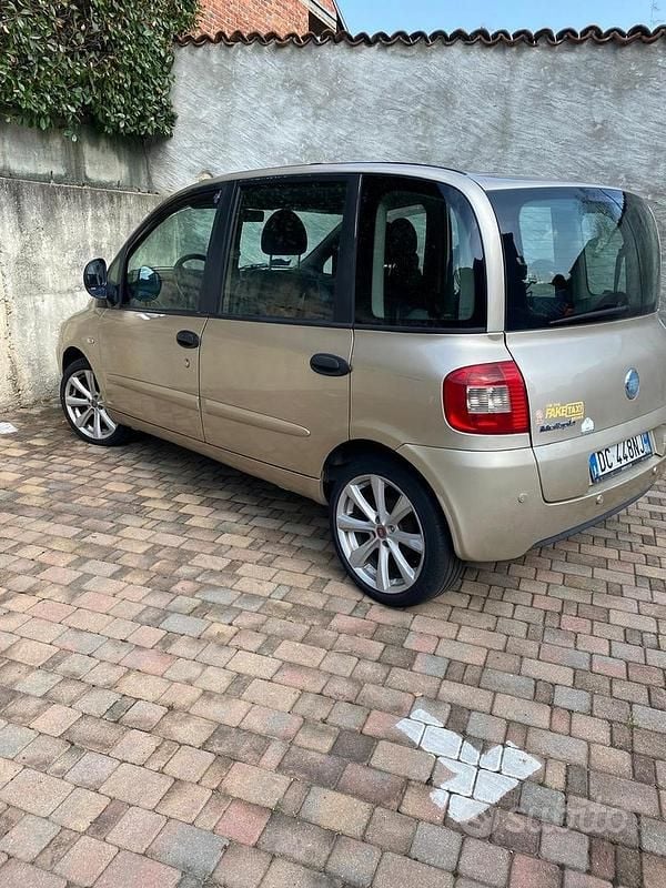 Usata Fiat Multipla 120 CV (88 kW) 2006 Monovolume