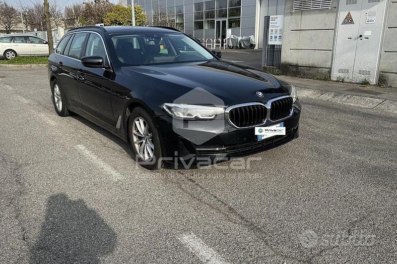 Usata BMW 520 Luxury Line 190 CV (139 kW) 2022 Nero Station wagon