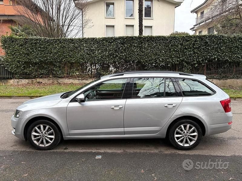 Usata Skoda Octavia Elegance 105 CV (77 kW) 2015 Grigio Utilitaria