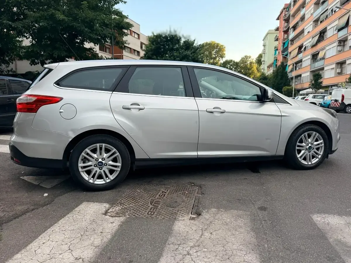 Usata Ford Focus 125 CV (91 kW) 2013 Argento Station wagon