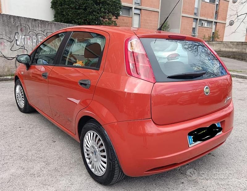 Usata Fiat Grande Punto Active 65 CV (47 kW) 2005 Arancione Utilitaria