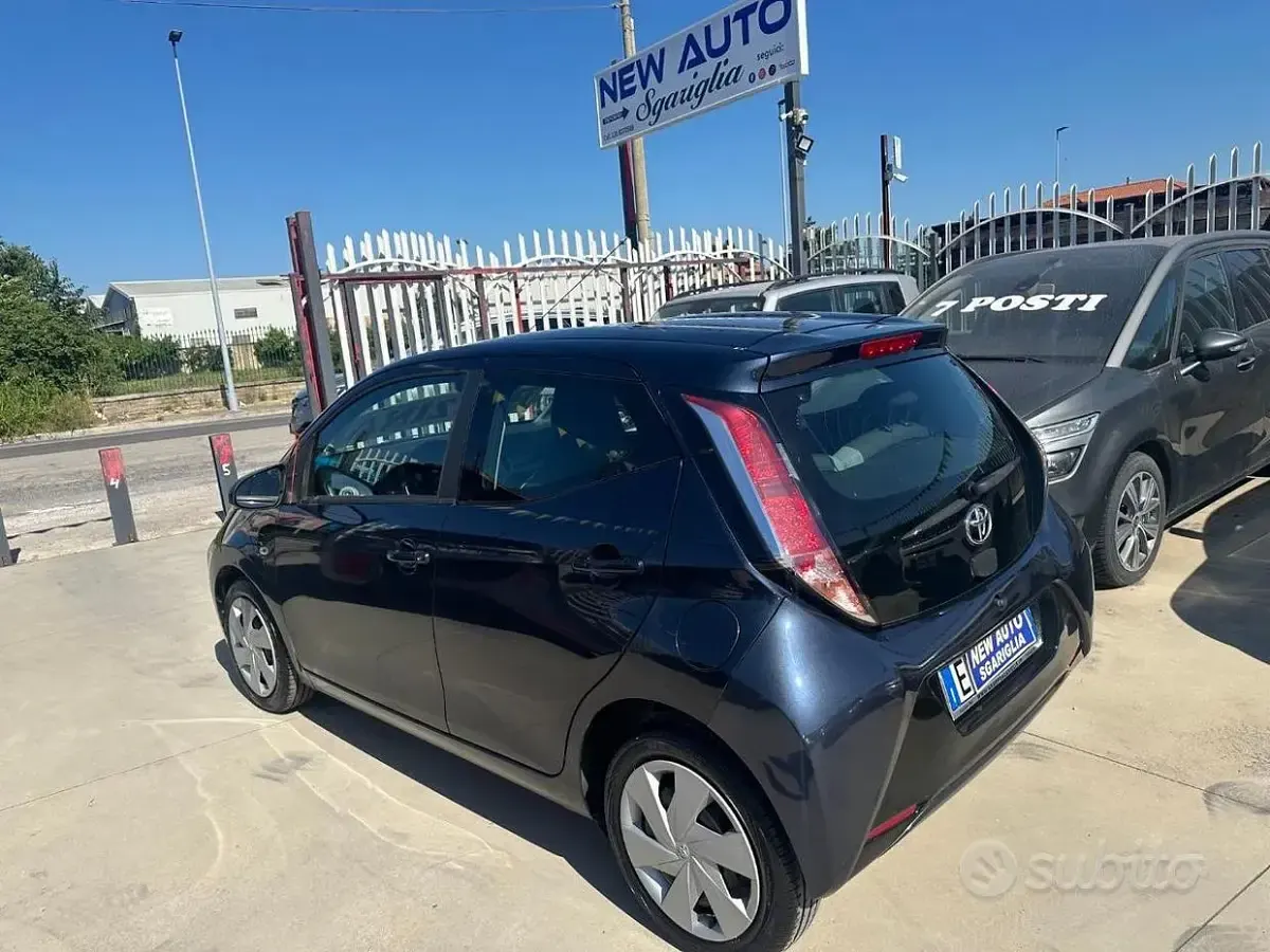 Usata Toyota Aygo X-play 69 CV (50 kW) 2015 Bluazzurro Utilitaria