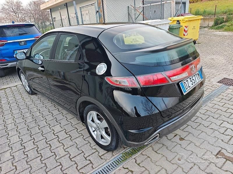 Usata Honda Civic 2010 Nero Monovolume