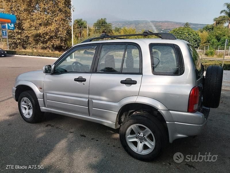Usata Suzuki Grand Vitara 128 CV (94 kW) 2004 Grigio SUV
