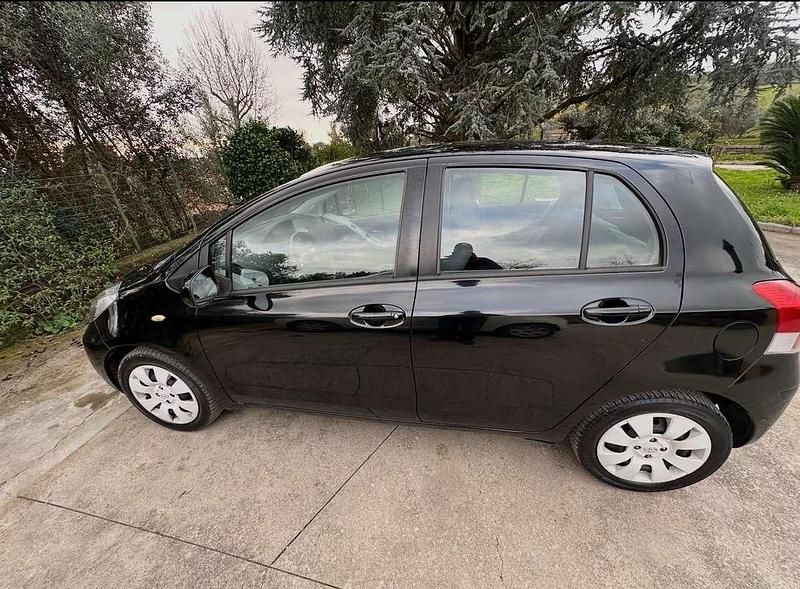 Usata Toyota Yaris Sol 101 CV (74 kW) 2009 Nero Utilitaria
