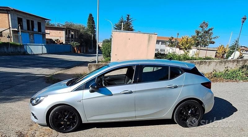Usata Opel Astra Ultimate 122 CV (89 kW) 2021 Grigio Berlina