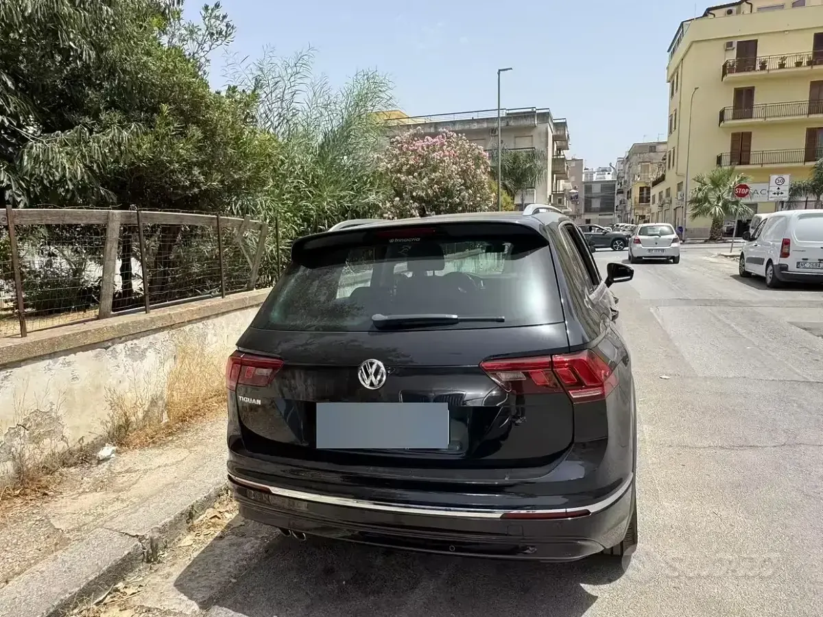 Usata VW Tiguan R-line 150 CV (110 kW) 2019 Nero SUV