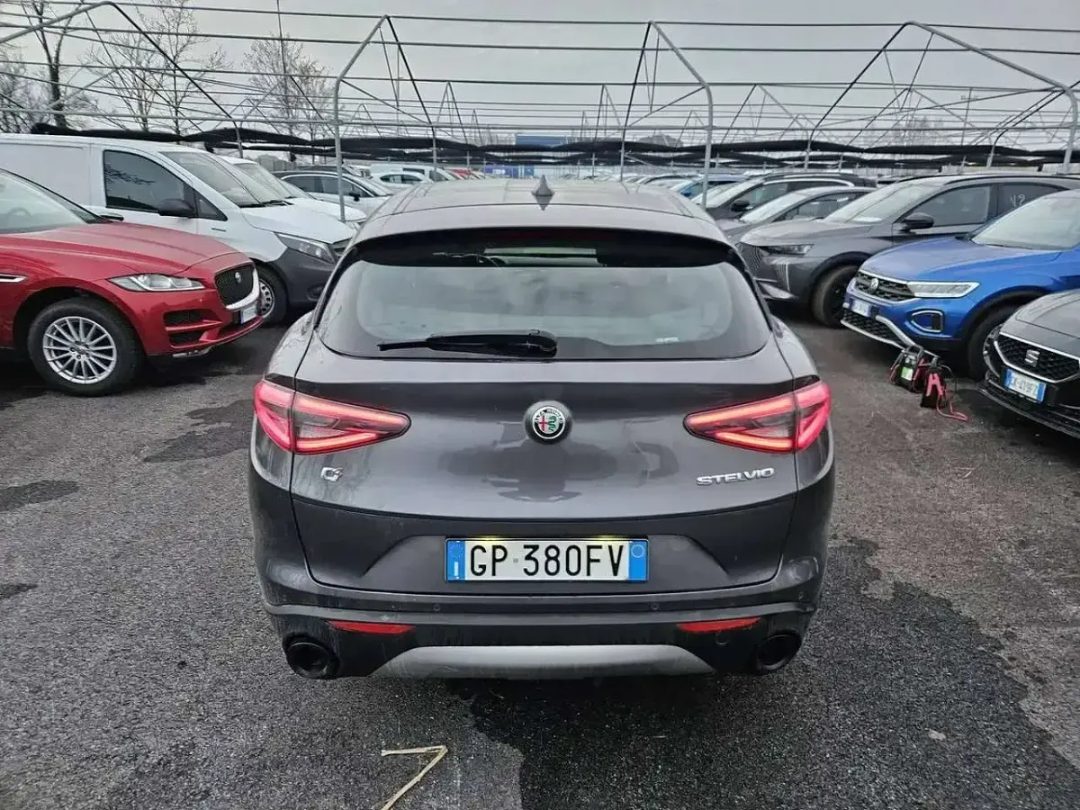 Usata Alfa Romeo Stelvio Super 209 CV (153 kW) 2023 Grigio SUV