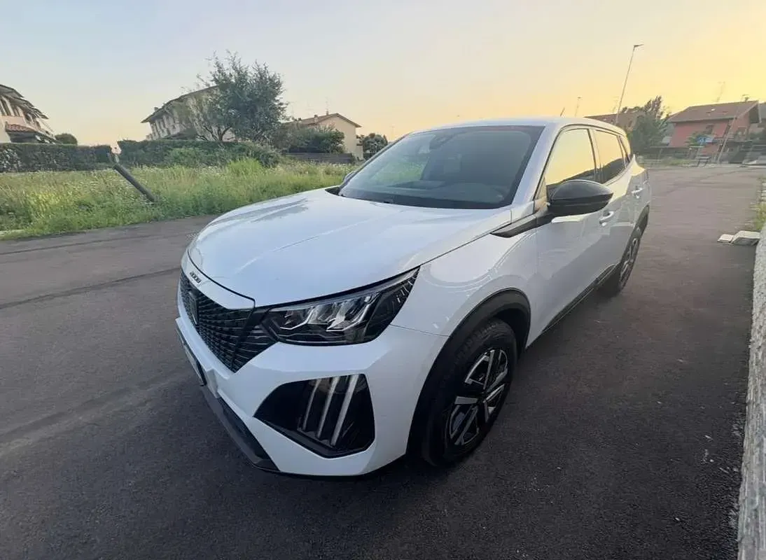 Usata Peugeot 2008 Active 102 CV (75 kW) 2025 SUV