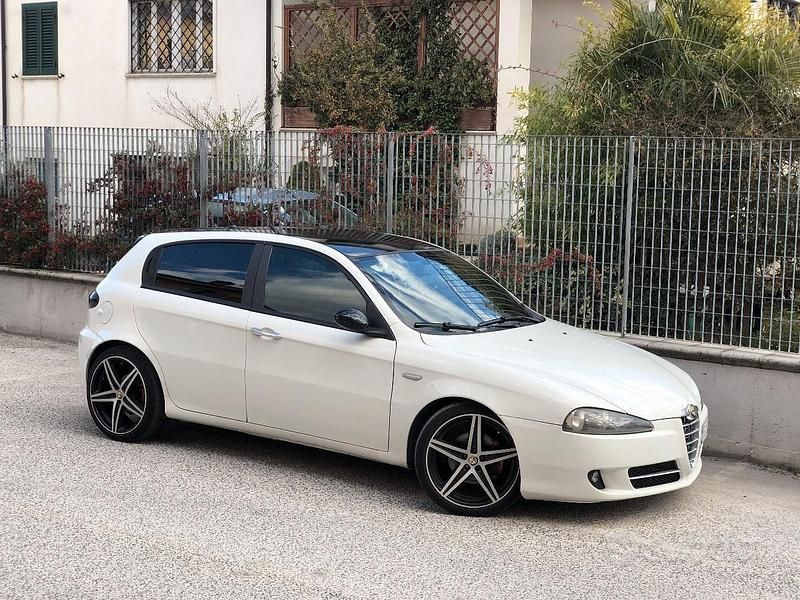Usata Alfa Romeo 147 120 CV (88 kW) 2009 Bianco Utilitaria