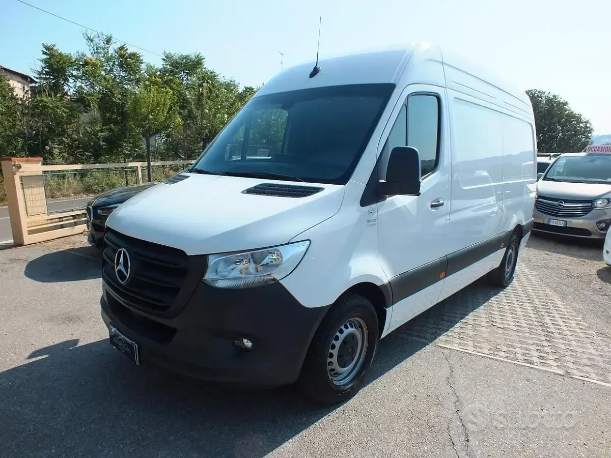 Usata Mercedes Sprinter 150 CV (110 kW) 2024 Viola Furgone
