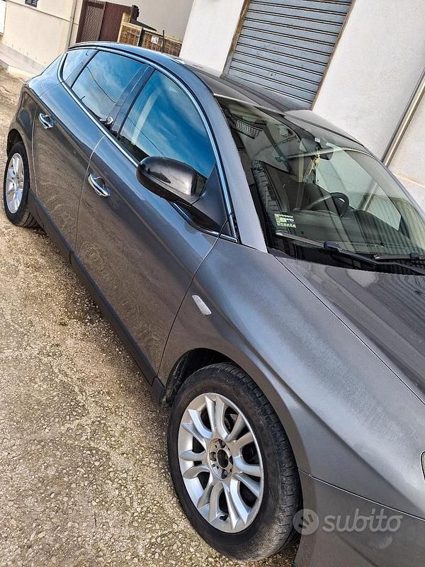 Usata Lancia Delta 2012 Grigio Utilitaria