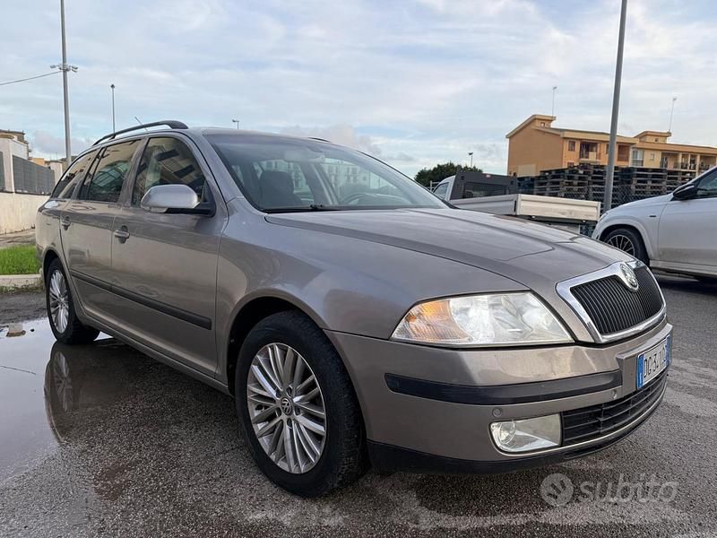 Usata Skoda Octavia Elegance 140 CV (102 kW) 2007 Oro Berlina