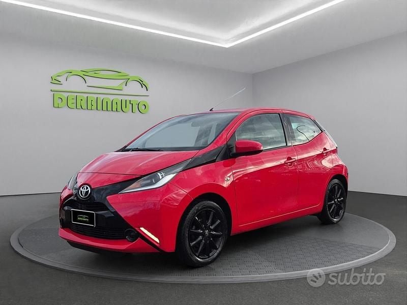 Usata Toyota Aygo 74 CV (54 kW) 2018 Rosso Utilitaria