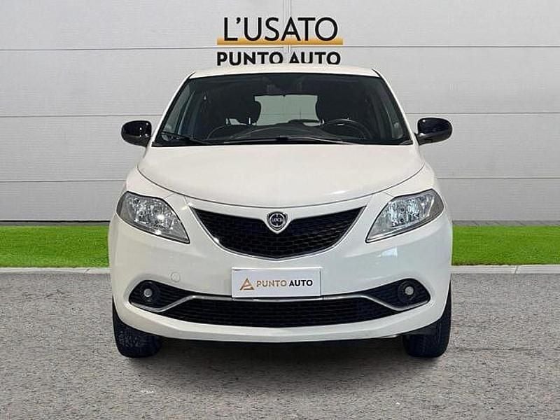 Usata Lancia Ypsilon Gold 85 CV (62 kW) 2016 Bianco Utilitaria