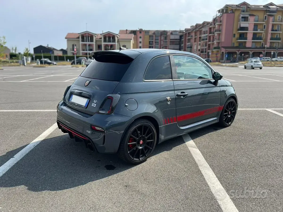 Usata Abarth 695 165 CV (121 kW) 2017 Grigio Utilitaria
