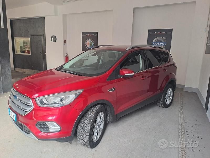 Usata Ford Kuga Titanium 120 CV (88 kW) 2018 Rosso SUV