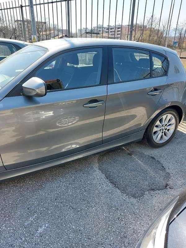Usata BMW 116 116 CV (85 kW) 2011 Grigio Utilitaria