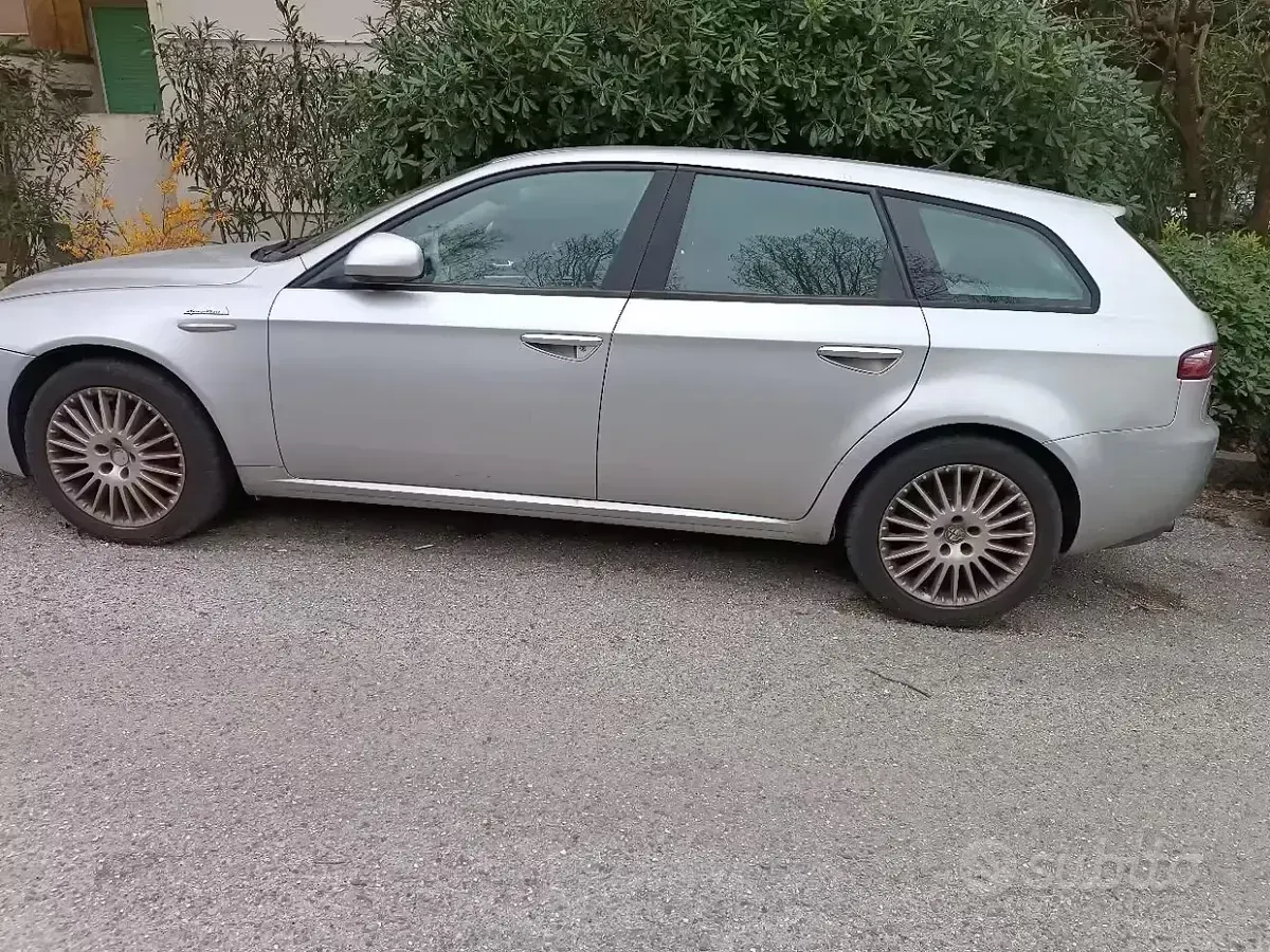 Usata Alfa Romeo 159 Quadrifoglio 150 CV (110 kW) 2007 Grigio Station wagon