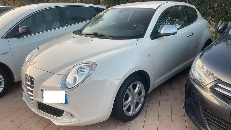 Bianco Usata 2012 Alfa Romeo MiTo Due volumi | 6300 € (Buon prezzo) - Immagine 1/3