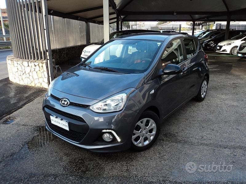 Grigio Usata 2016 Hyundai i10 Edition Utilitaria | 7500 € (Buon prezzo) - Immagine 1/4
