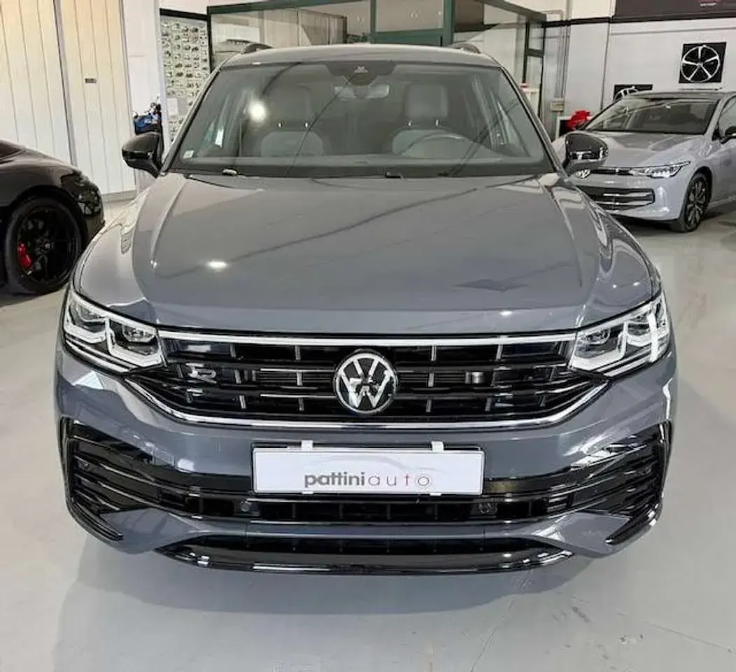Usata VW Tiguan R-line 150 CV (110 kW) 2024 Grigio SUV