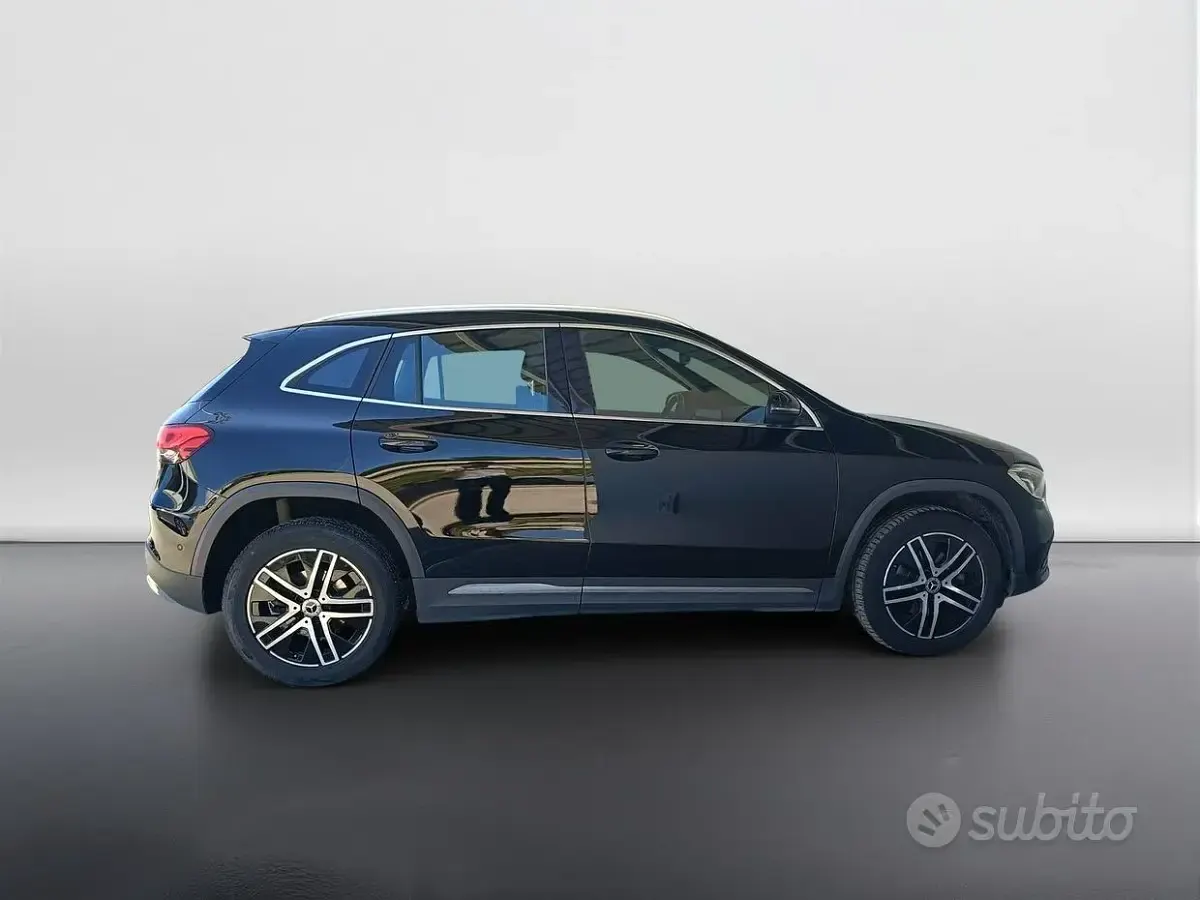 Usata Mercedes GLA200 150 CV (110 kW) 2022 Nero notte SUV