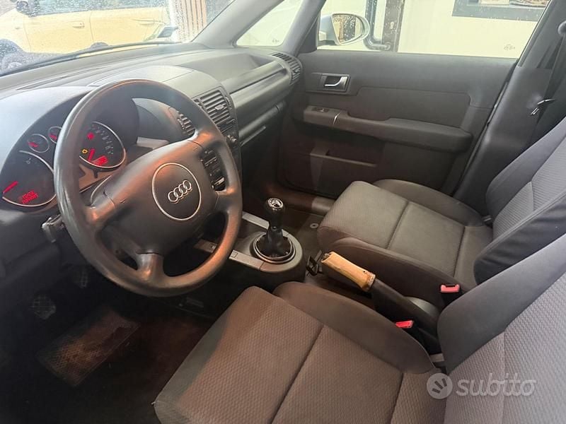 Usata Audi A2 75 CV (55 kW) 2005 Grigio Utilitaria
