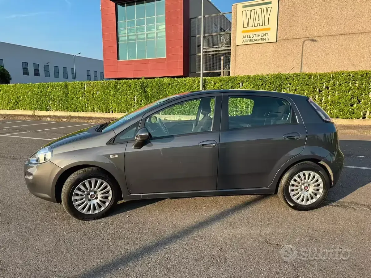Occasion Fiat Punto Lounge 70 ch (51 kW) 2013 Gris Citadine