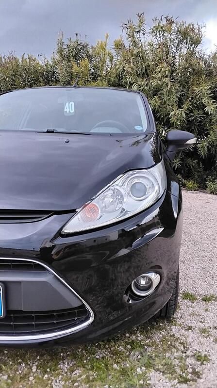 Usata Ford Fiesta 97 CV (71 kW) 2009 Nero Utilitaria