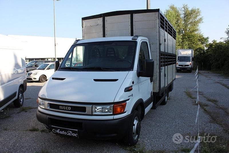 Usata Iveco Daily 125 CV (91 kW) 2000 Berlina
