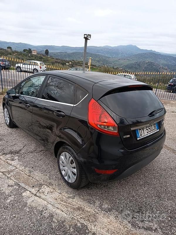 Usata Ford Fiesta 70 CV (51 kW) 2010 Nero Utilitaria