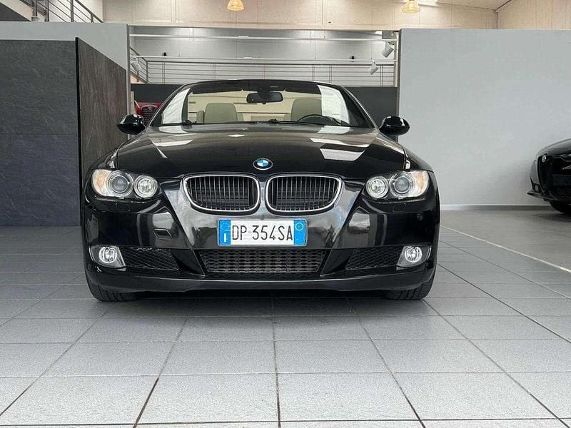 Usata BMW 320 Cabriolet Efficient Dynamics 177 CV (130 kW) 2009 Nero Cabrio