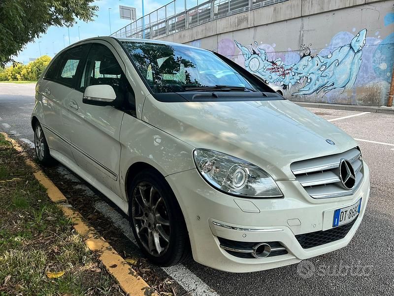 Usata Mercedes B200 140 CV (102 kW) 2009 Monovolume