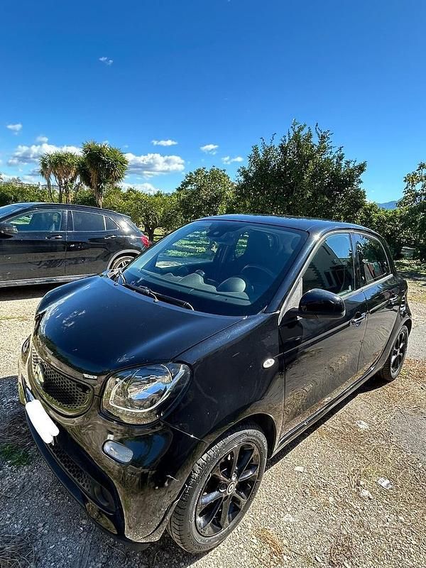 Nero Usata 2017 Smart ForFour Utilitaria | 9500 € (Super prezzo) - Immagine 1/4