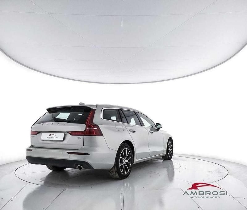 Usata Volvo V60 R-Design Momentum 150 CV (110 kW) 2020 Grigio Station wagon