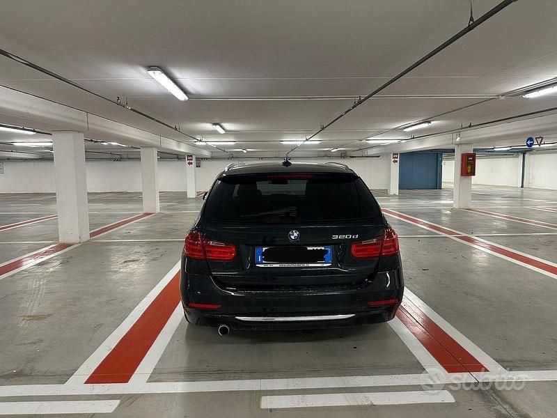 Usata BMW 320 Luxury Line 2012 Nero Station wagon
