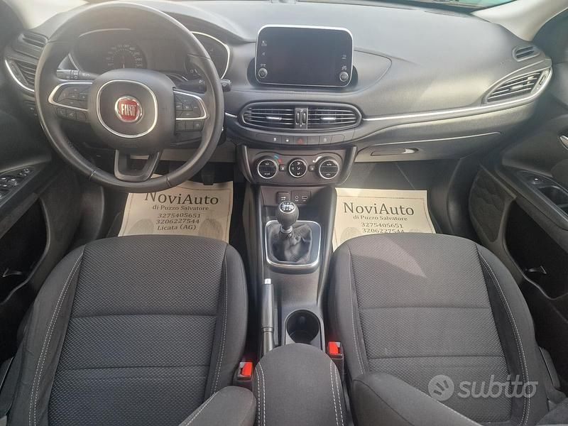 Usata Fiat Tipo Lounge 120 CV (88 kW) 2017 Grigio Berlina